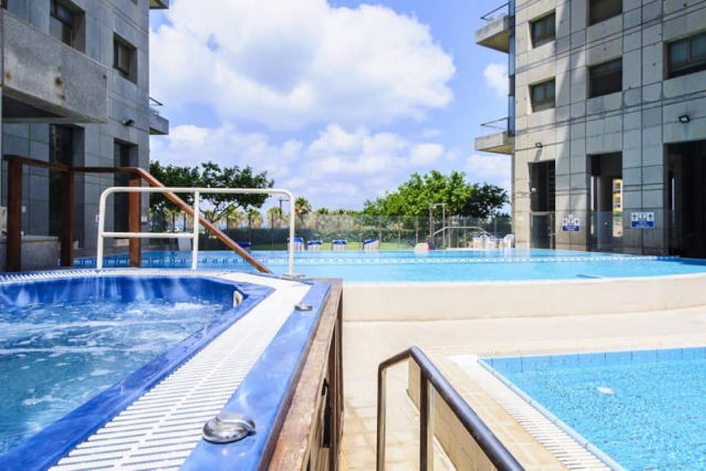 Holiday Stay With Pool And Sea View 内坦亚 外观 照片